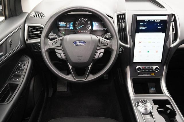 Photo of 2024 Iconic Silver Metallic Ford Edge