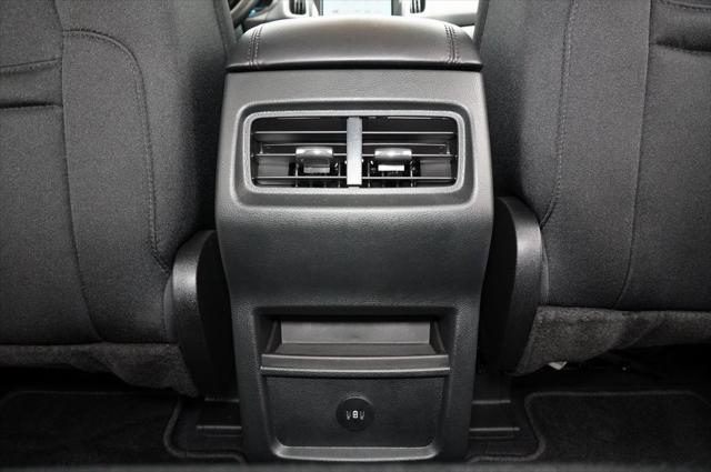Photo of 2024 Iconic Silver Metallic Ford Edge