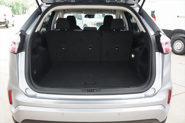 Photo of 2024 Iconic Silver Metallic Ford Edge