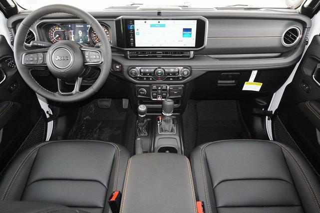 Photo of 2025 Bright White Clearcoat Jeep Gladiator
