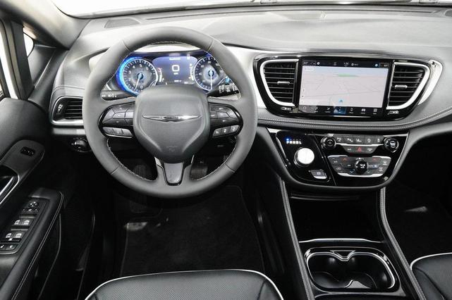 Photo of 2024 Bright White Clearcoat Chrysler Pacifica