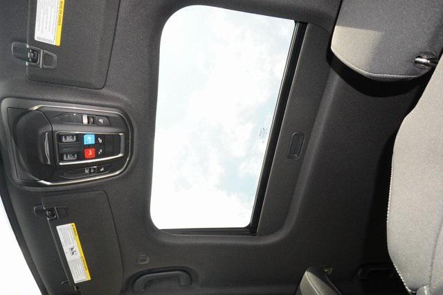 Photo of 2025 Bright White Clearcoat Jeep Grand Cherokee L