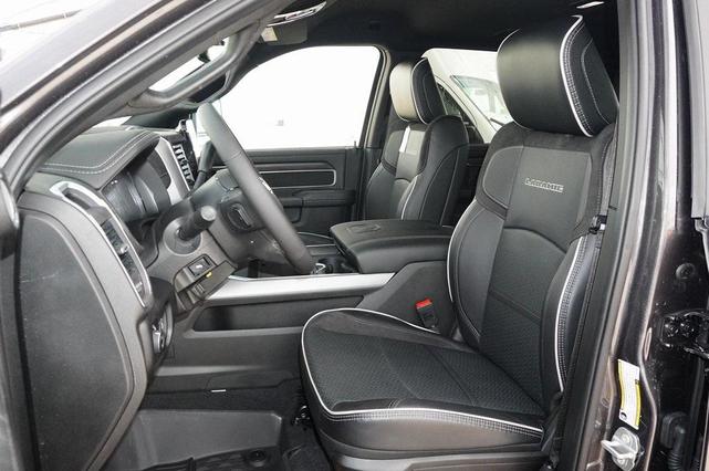 Photo of 2025 Granite Crystal Metallic Clearcoat RAM 2500