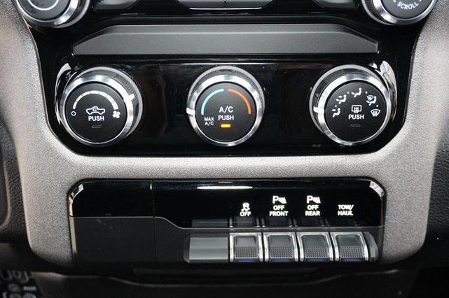 Photo of 2025 Granite Crystal Metallic Clearcoat RAM 1500