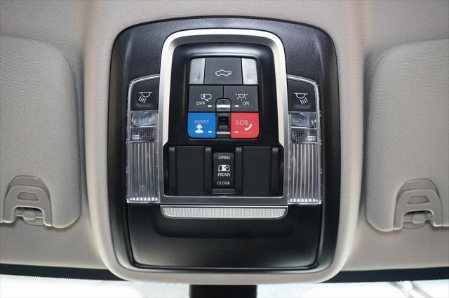 Photo of 2024 Diamond Black Crystal Pearlcoat RAM 2500