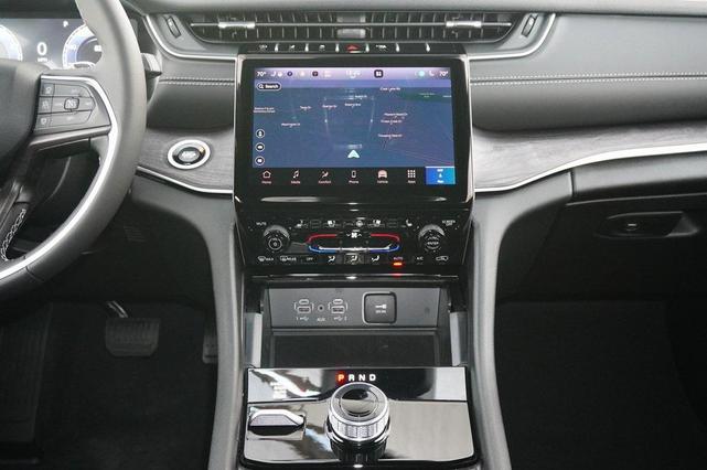 Photo of 2025 Bright White Clearcoat Jeep Grand Cherokee L