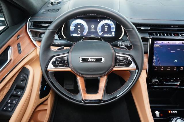 Photo of 2025 Bright White Clearcoat Jeep Grand Cherokee L