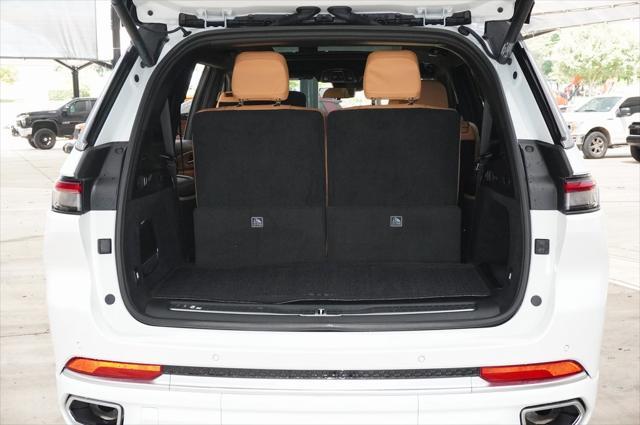 Photo of 2025 Bright White Clearcoat Jeep Grand Cherokee L