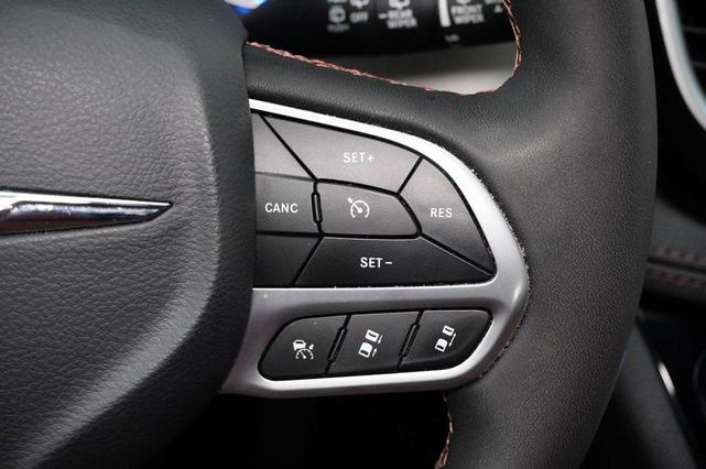 Photo of 2024 Bright White Clearcoat Chrysler Pacifica