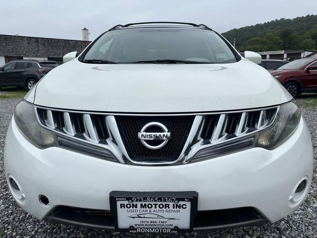 Photo of 2009 White Nissan Murano