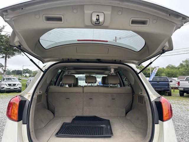 Photo of 2009 White Nissan Murano