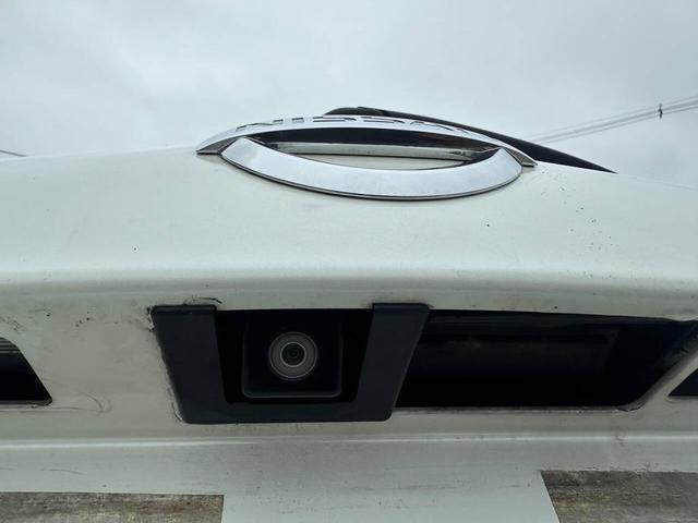 Photo of 2009 White Nissan Murano