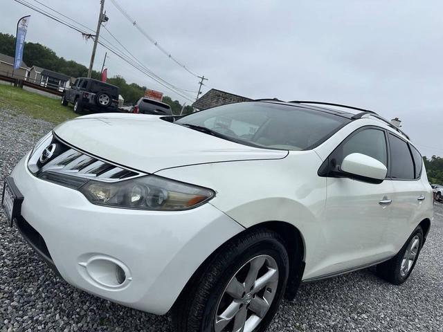 Photo of 2009 White Nissan Murano