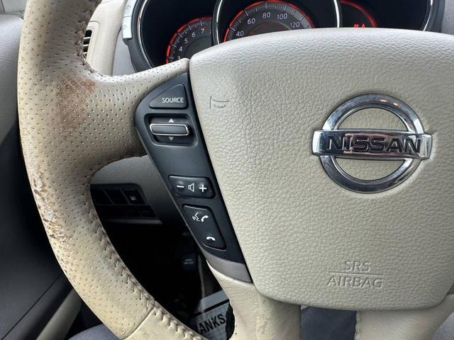 Photo of 2009 White Nissan Murano