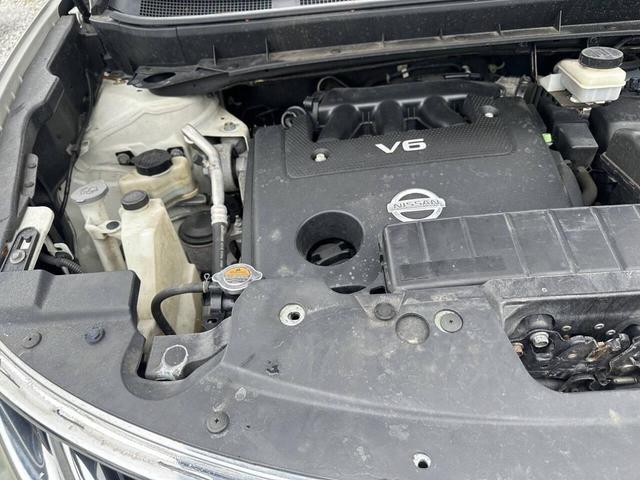 Photo of 2009 White Nissan Murano