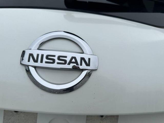 Photo of 2009 White Nissan Murano