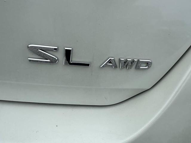 Photo of 2009 White Nissan Murano