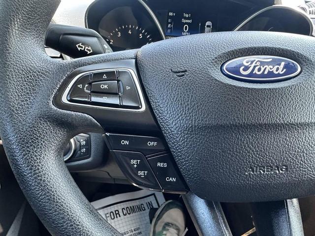 Photo of 2018 Blue Ford Escape