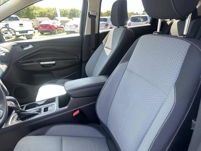 Photo of 2018 Blue Ford Escape