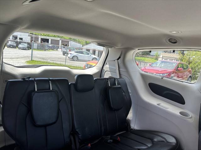 Photo of 2019 Gray Chrysler Pacifica