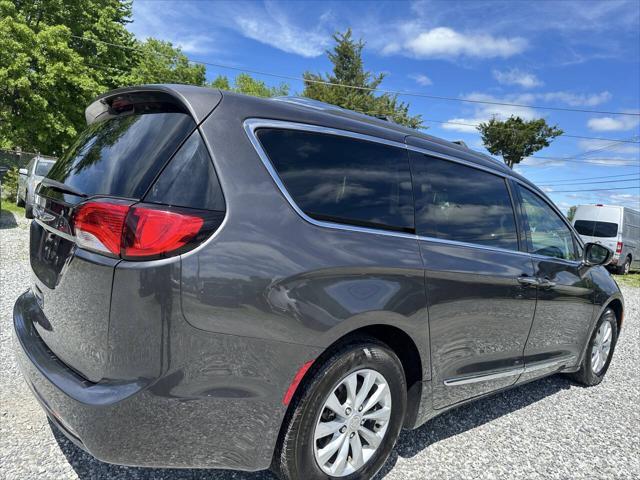 Photo of 2019 Gray Chrysler Pacifica