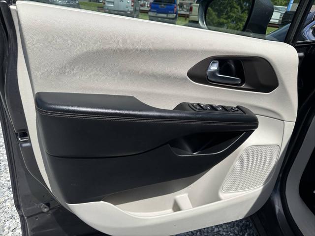 Photo of 2019 Gray Chrysler Pacifica