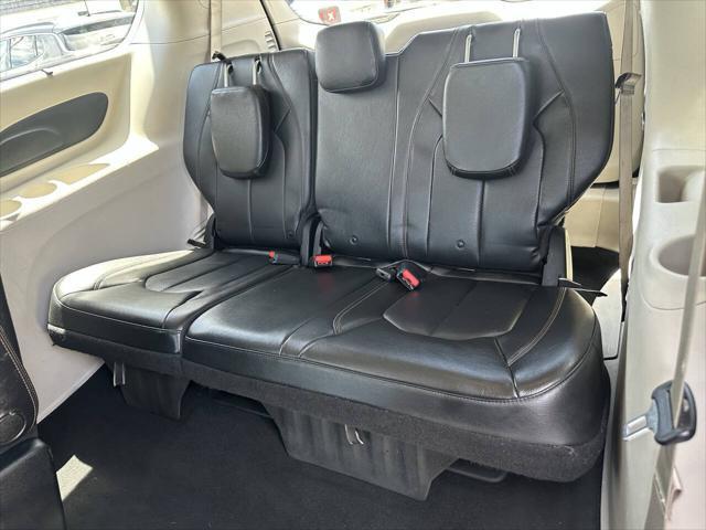 Photo of 2019 Gray Chrysler Pacifica