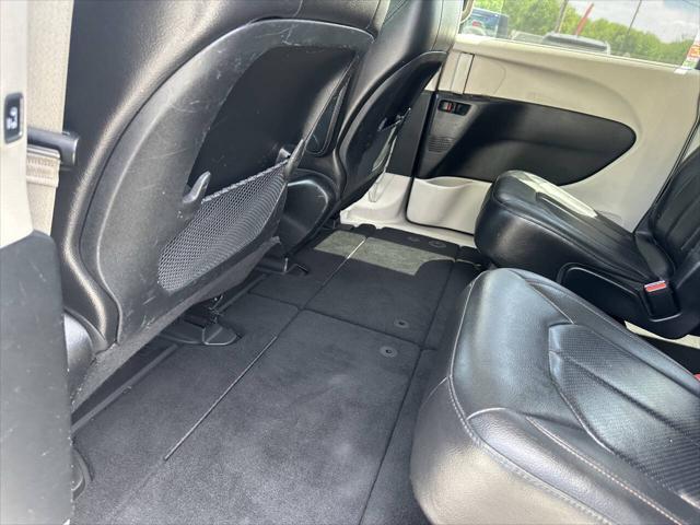 Photo of 2019 Gray Chrysler Pacifica