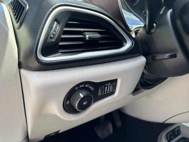 Photo of 2019 Gray Chrysler Pacifica