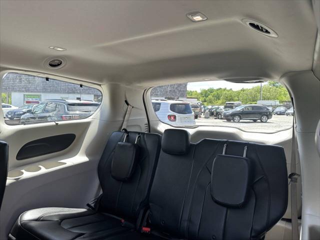 Photo of 2019 Gray Chrysler Pacifica