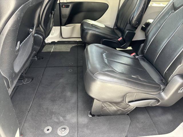 Photo of 2019 Gray Chrysler Pacifica