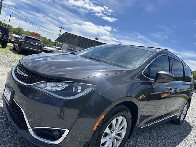 Photo of 2019 Gray Chrysler Pacifica