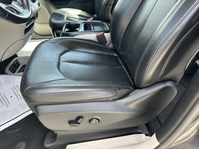 Photo of 2019 Gray Chrysler Pacifica