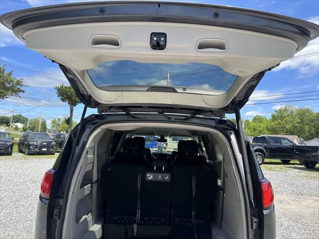 Photo of 2019 Gray Chrysler Pacifica