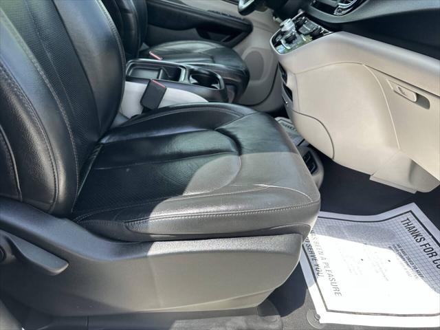 Photo of 2019 Gray Chrysler Pacifica