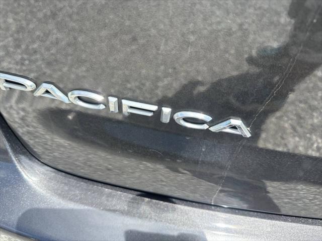 Photo of 2019 Gray Chrysler Pacifica
