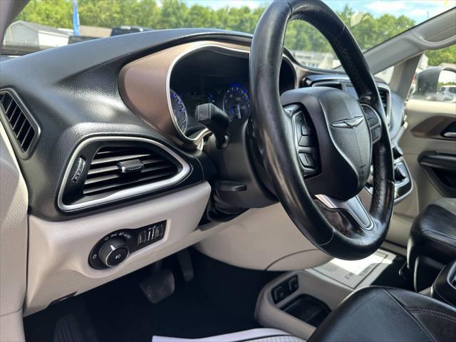 Photo of 2019 Gray Chrysler Pacifica