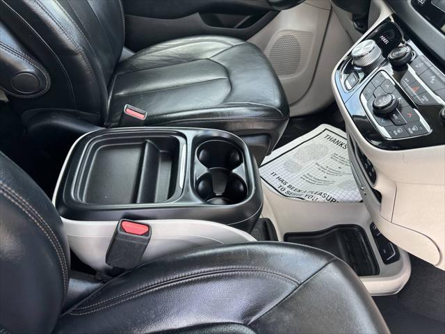 Photo of 2019 Gray Chrysler Pacifica