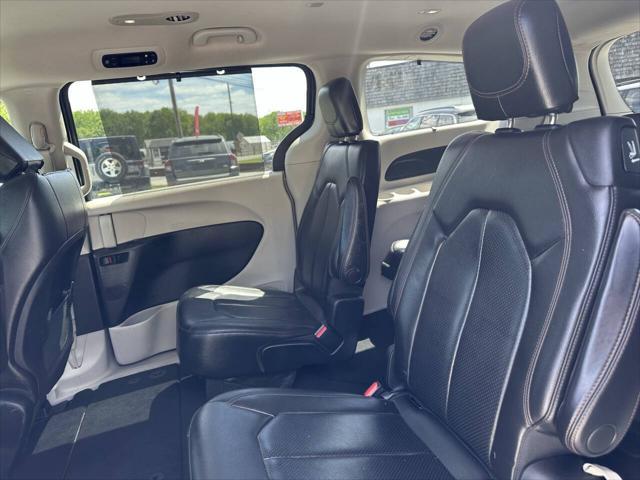 Photo of 2019 Gray Chrysler Pacifica