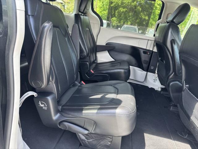 Photo of 2019 Gray Chrysler Pacifica