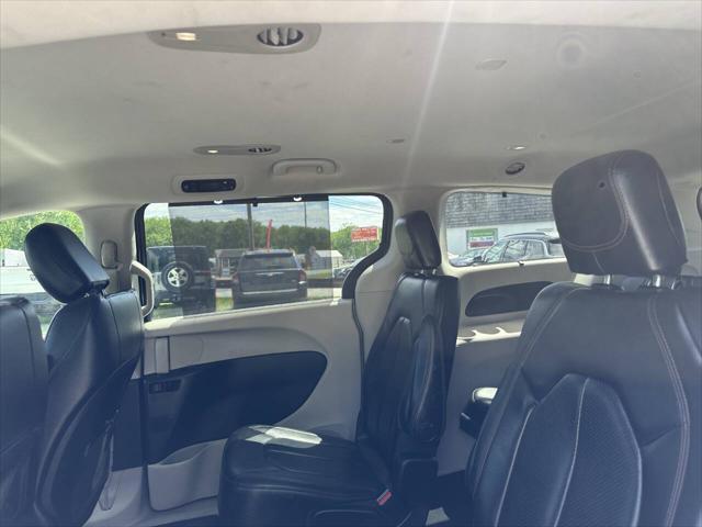 Photo of 2019 Gray Chrysler Pacifica