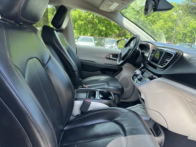Photo of 2019 Gray Chrysler Pacifica