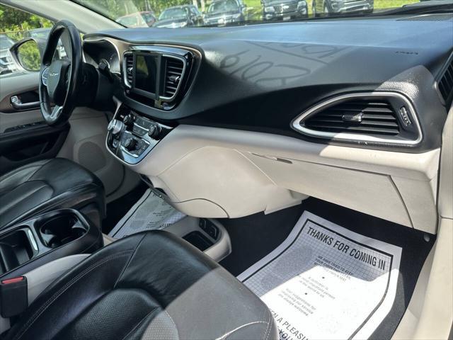 Photo of 2019 Gray Chrysler Pacifica