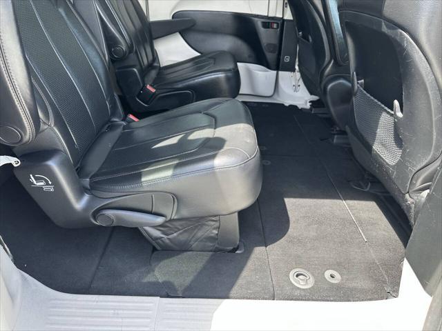 Photo of 2019 Gray Chrysler Pacifica
