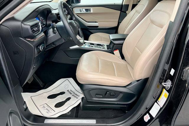 Photo of 2024 AGATE BLACK METALLIC Ford Explorer