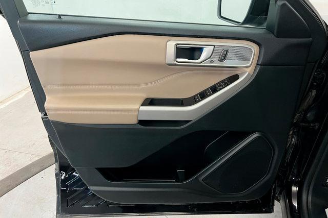 Photo of 2024 AGATE BLACK METALLIC Ford Explorer