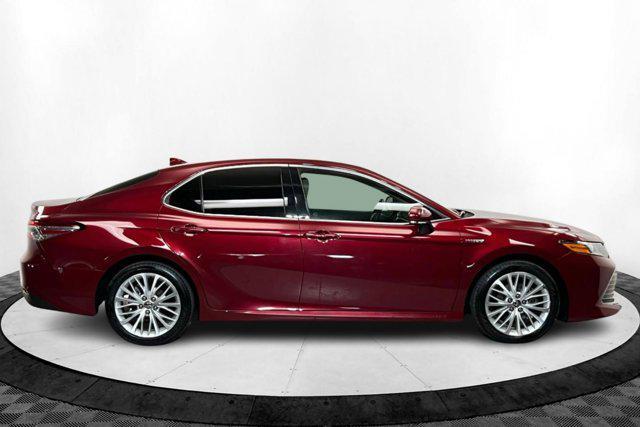 Photo of 2020 Ruby Flare Pearl Toyota Camry Hybrid