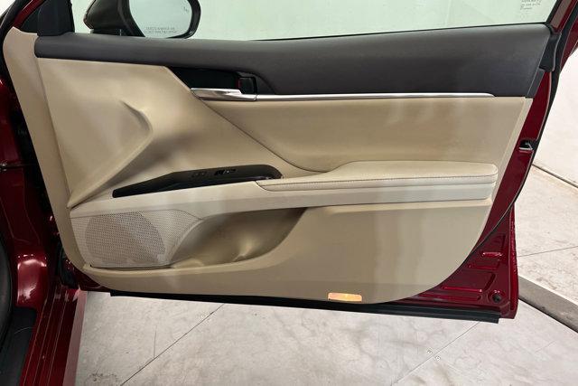 Photo of 2020 Ruby Flare Pearl Toyota Camry Hybrid