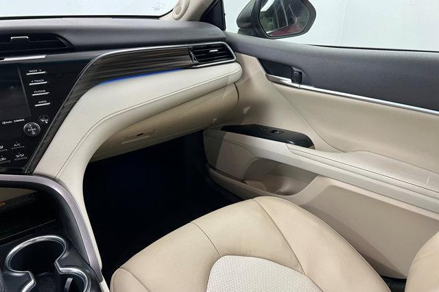 Photo of 2020 Ruby Flare Pearl Toyota Camry Hybrid