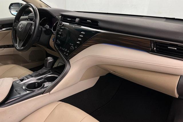 Photo of 2020 Ruby Flare Pearl Toyota Camry Hybrid